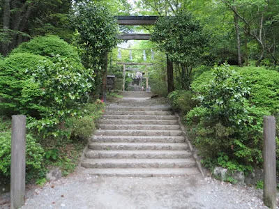 Discover these 9 Real life Attractions of Neon Genesis Evangelion, hakone Kintoki Shrine entrance