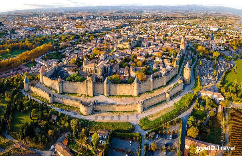 Carcassonne in France, Shingeki no Kyojin Real-life locations