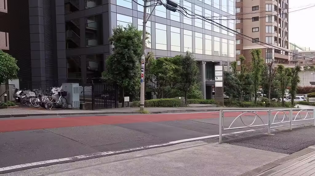 In front of Tokushinkai Meguro Dental Clinic