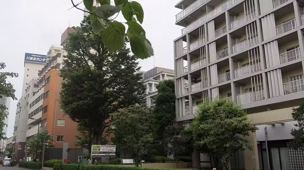 Near the Meguro Station bus stop