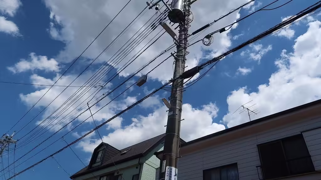 In front of the Hasegawa Pottery Gallery - Yofukashi no Uta Real life Locations in Japan