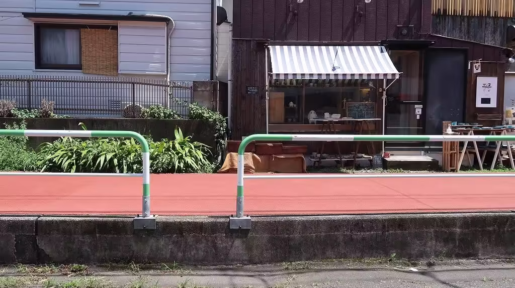 In front of the Hasegawa Pottery Gallery - Yofukashi no Uta Real life Locations in Japan