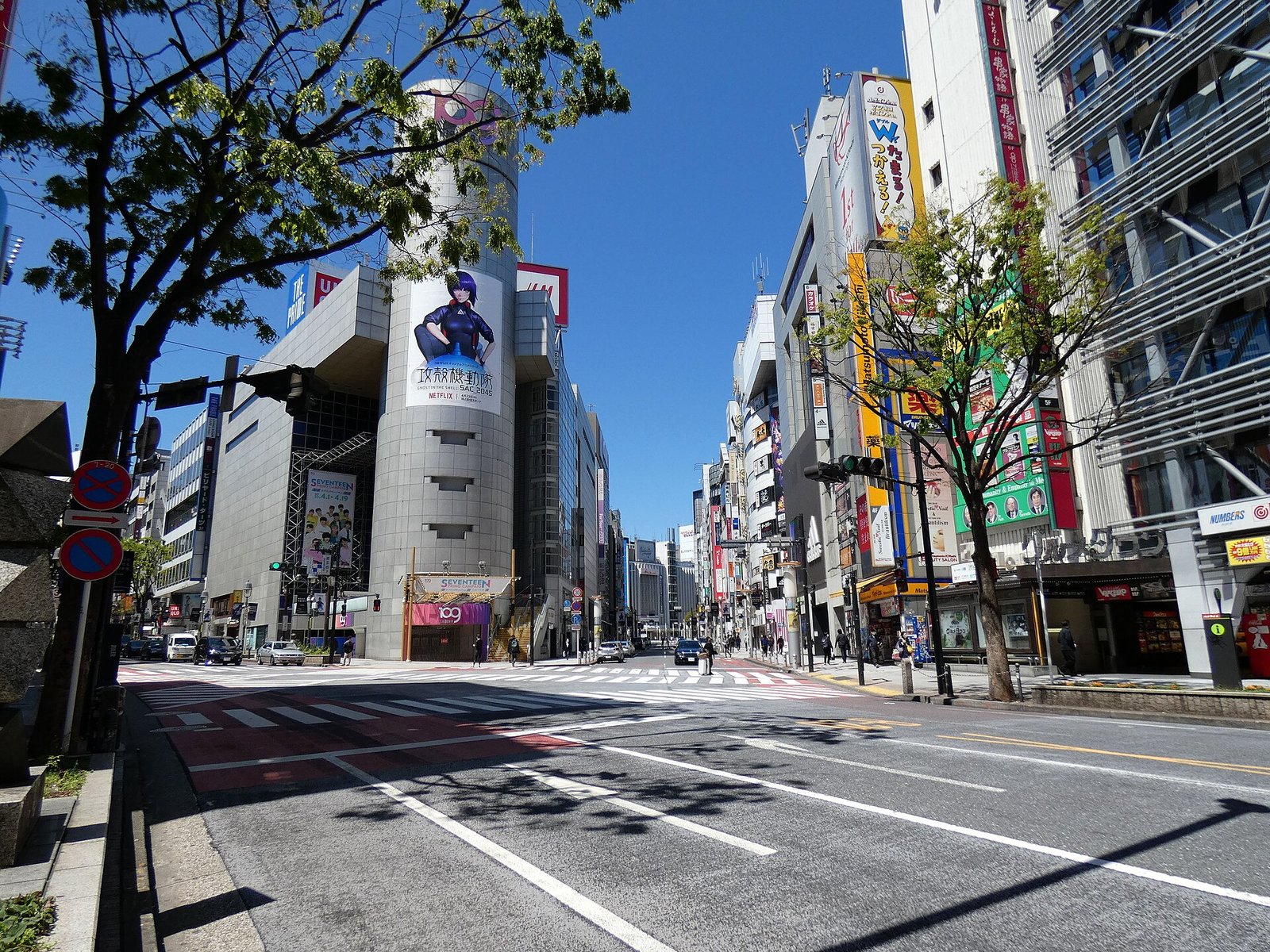 Dogenzaka-shita crossing near SHIBUYA109 in Tokyo